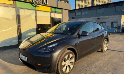 Tesla Model Y 2024